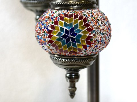 Lampa podłogowa - pięć kloszy, wielokolorowych
